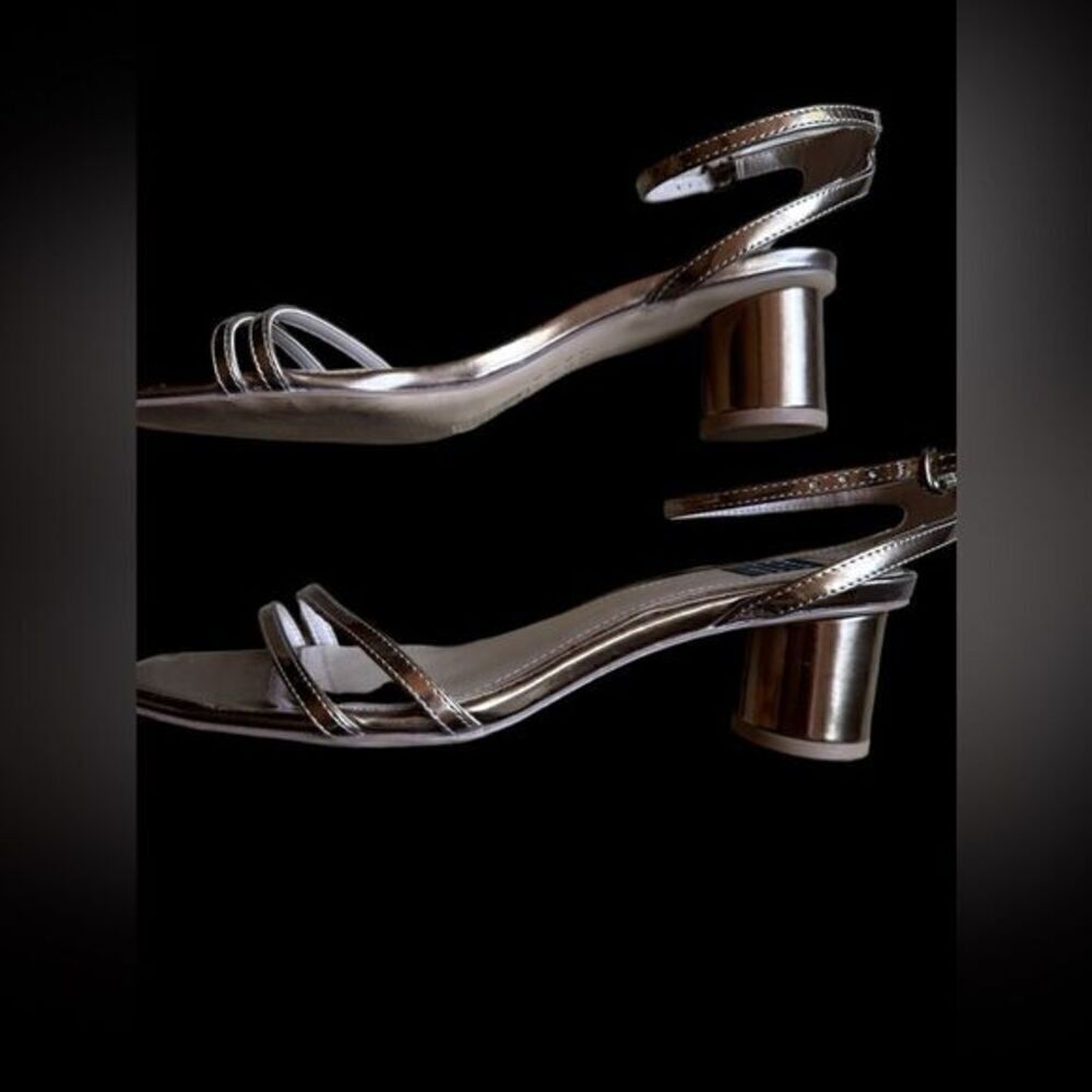 White House Black market Fabulous, strappy BRONZE leather sandal EUC 7M - Picture 6 of 13